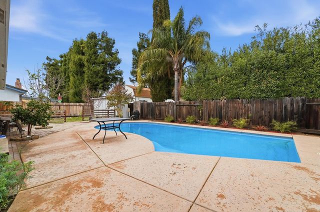 819 Brandywine St, Manteca, CA 95336