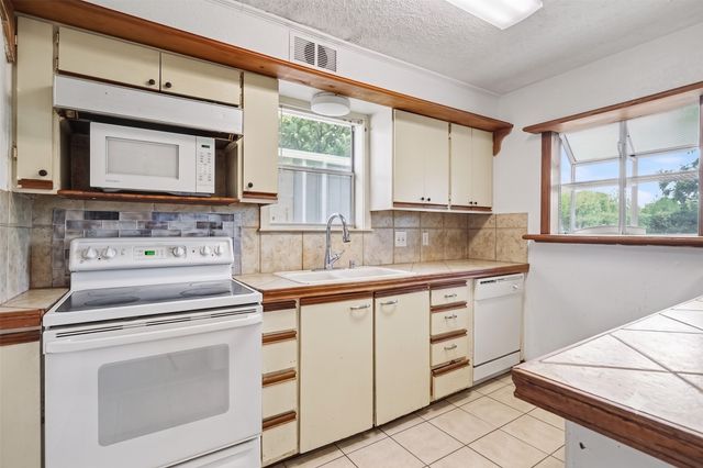 322 Hillcroft Drive, Weatherford, TX 76087