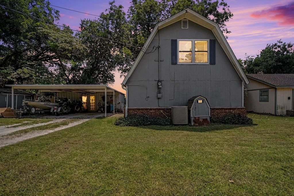 322 Hillcroft Drive, Weatherford, TX 76087