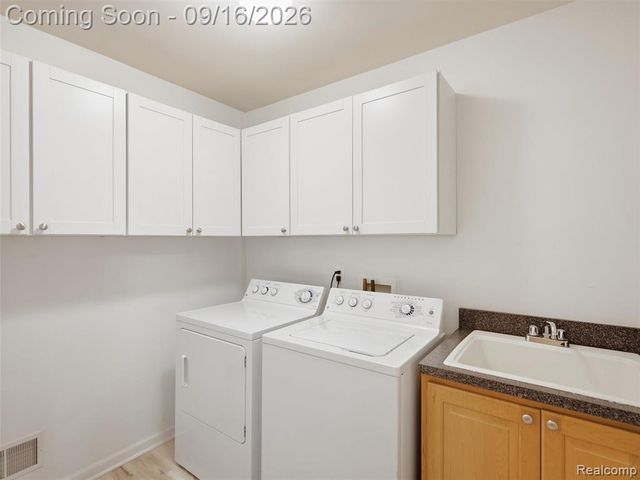 3332 Empire Drive, Rochester Hills, MI 48309