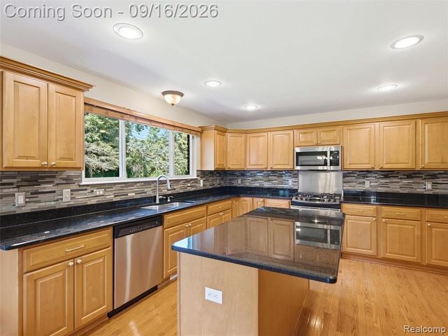 3332 Empire Drive, Rochester Hills, MI 48309