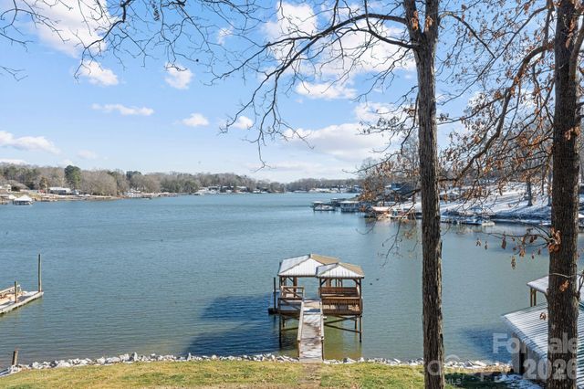 3272 Bass Drive, Sherrills Ford, NC 28673