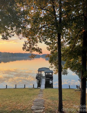 3272 Bass Drive, Sherrills Ford, NC 28673