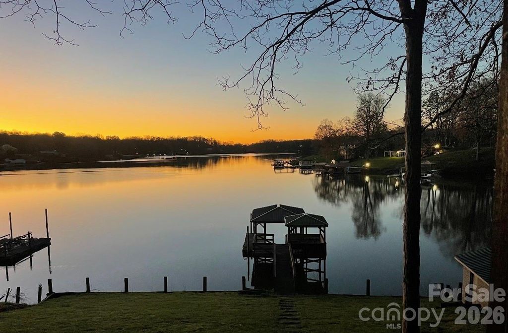 3272 Bass Drive, Sherrills Ford, NC 28673