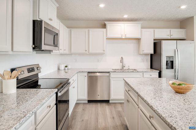 401C LAZY BRANCH LN, Keswick, VA 22947
