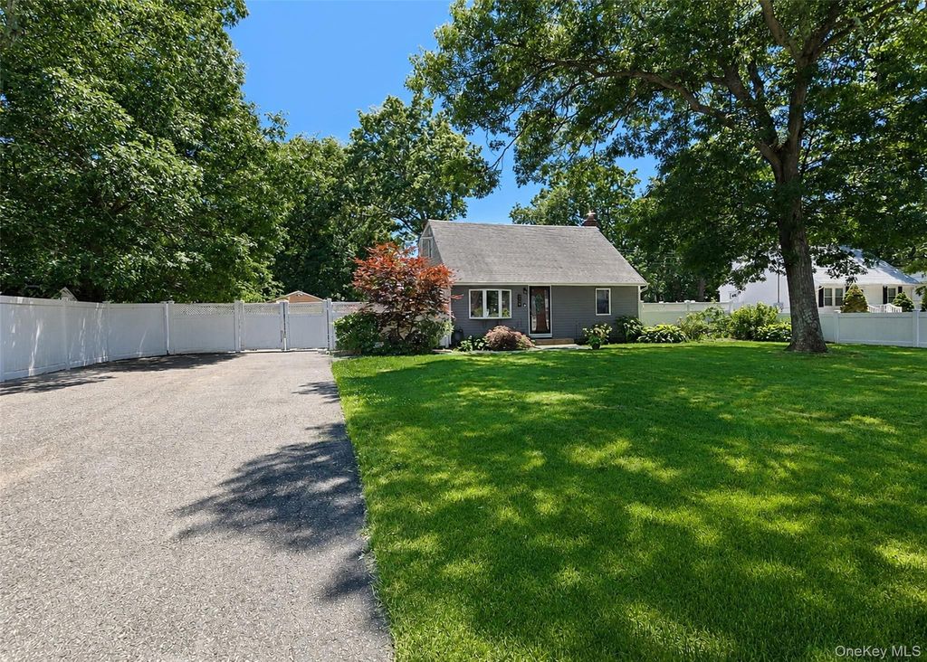 348 Furrows Road, Holbrook, NY 11741