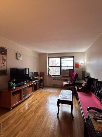 2534 Union Street 2F, Flushing, NY 11354