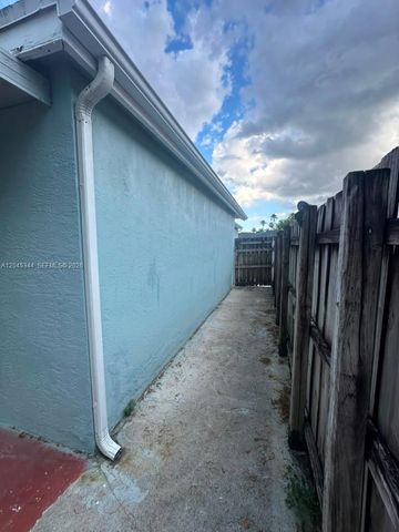 768 SW 9th St, Florida City, FL 33034