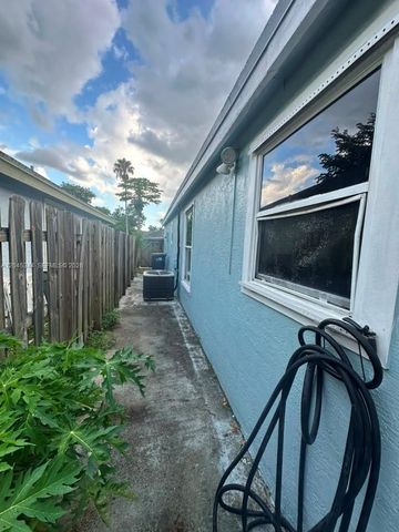 768 SW 9th St, Florida City, FL 33034