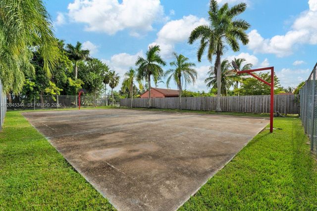 768 SW 9th St, Florida City, FL 33034