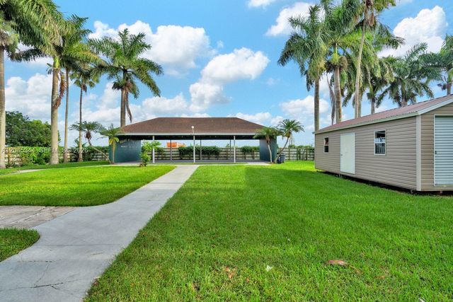 768 SW 9th St, Florida City, FL 33034