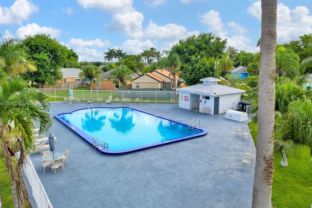 768 SW 9th St, Florida City, FL 33034