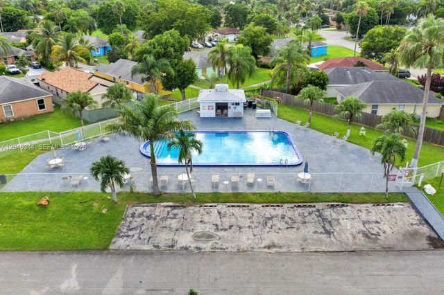 768 SW 9th St, Florida City, FL 33034