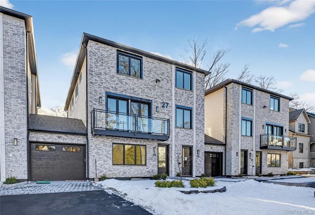 27 Ellish Parkway 202, Spring Valley, NY 10977