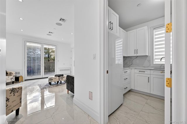 27 Ellish Parkway 202, Spring Valley, NY 10977