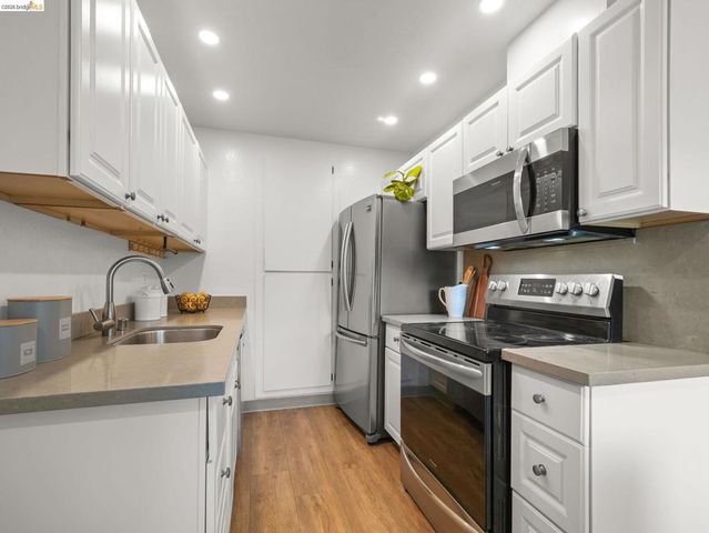 14521 Doolittle Dr, San Leandro, CA 94577