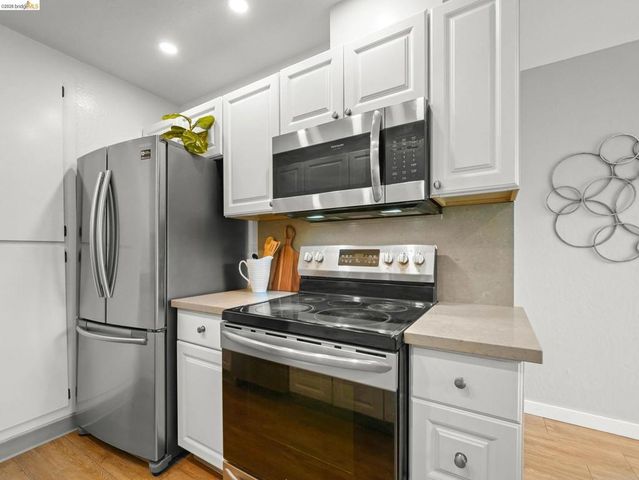 14521 Doolittle Dr, San Leandro, CA 94577