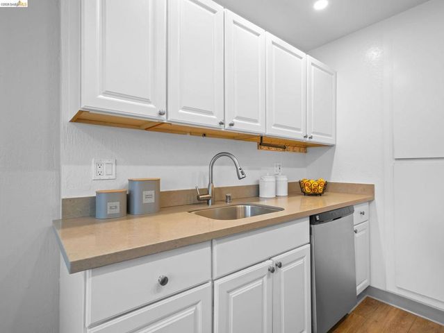 14521 Doolittle Dr, San Leandro, CA 94577