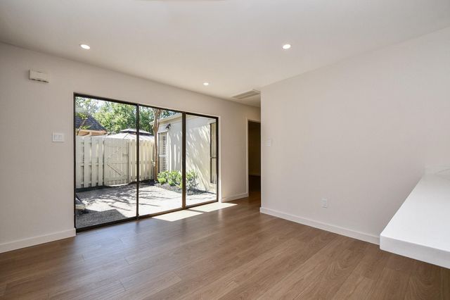 426 E Fair Harbor Lane, Houston, TX 77079