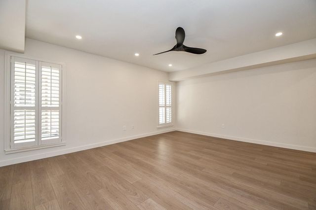 426 E Fair Harbor Lane, Houston, TX 77079