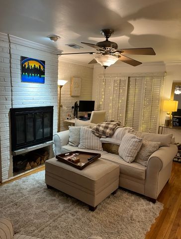 643 W Barry Avenue 1A, Chicago, IL 60657