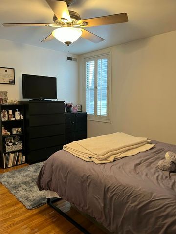 643 W Barry Avenue 1A, Chicago, IL 60657