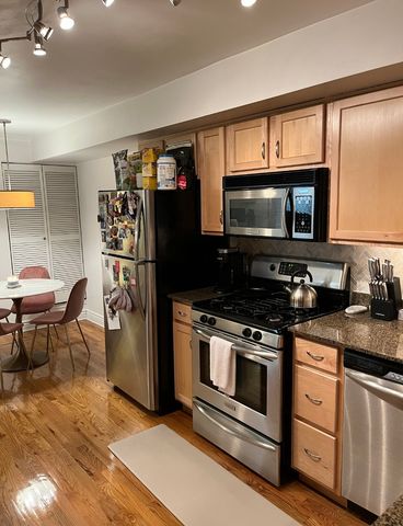 643 W Barry Avenue 1A, Chicago, IL 60657