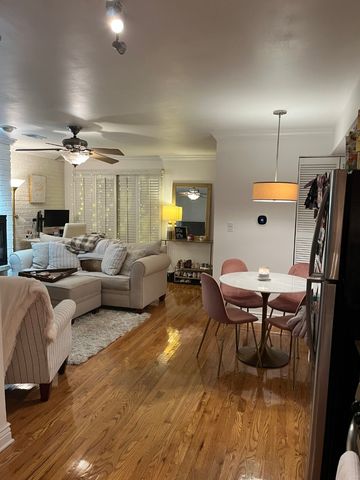 643 W Barry Avenue 1A, Chicago, IL 60657