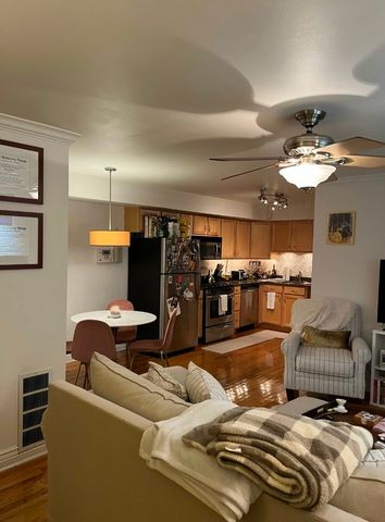 643 W Barry Avenue 1A, Chicago, IL 60657