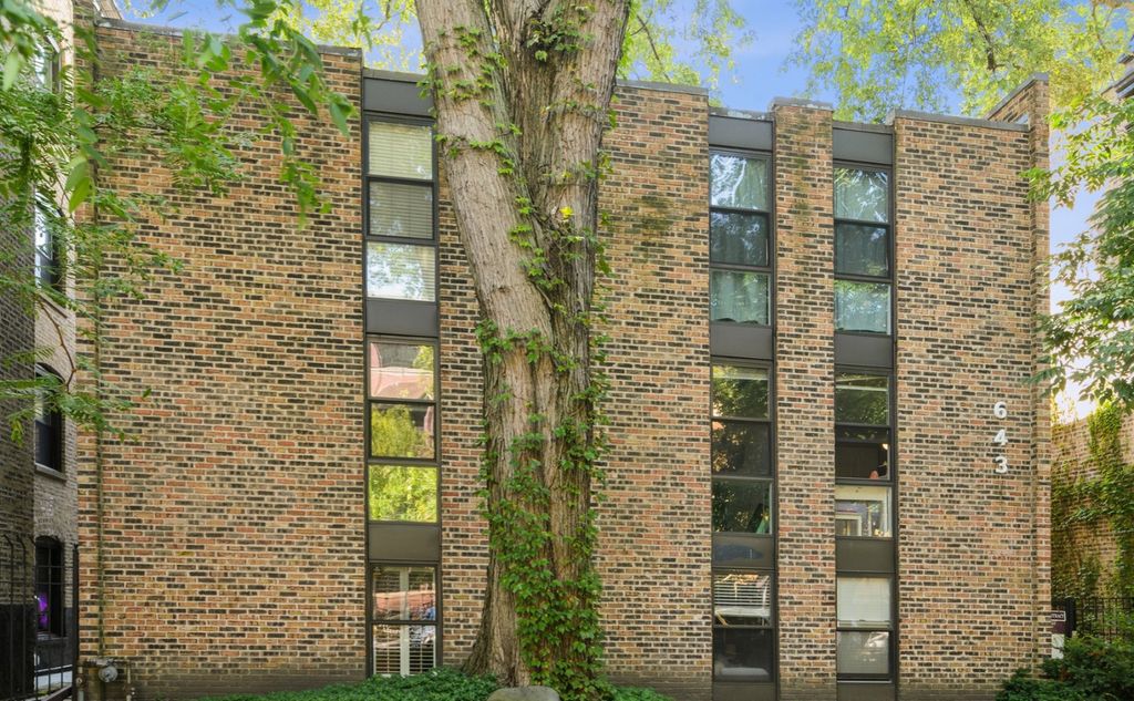 643 W Barry Avenue 1A, Chicago, IL 60657