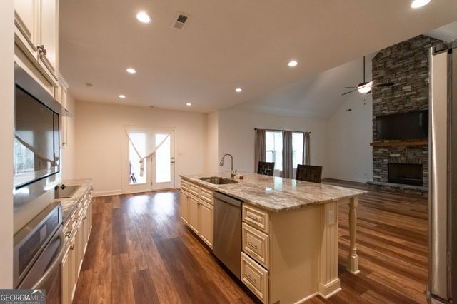 298 Walden Pond Trail, Senoia, GA 30276