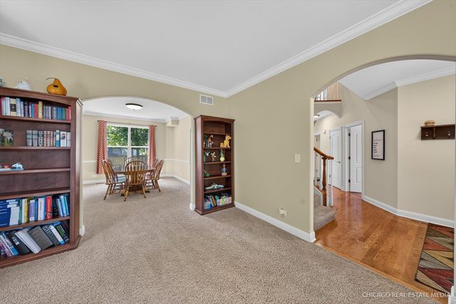 661 Hickman Lane, Woodstock, IL 60098