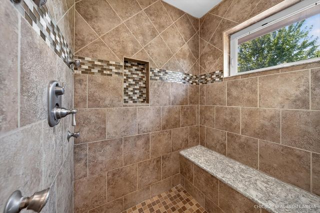 661 Hickman Lane, Woodstock, IL 60098