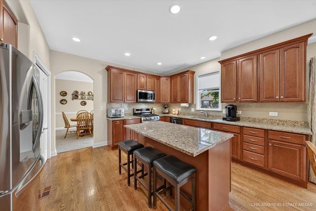 661 Hickman Lane, Woodstock, IL 60098