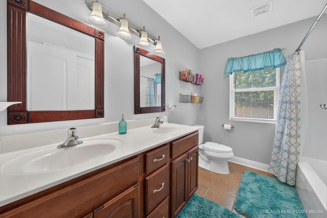 661 Hickman Lane, Woodstock, IL 60098