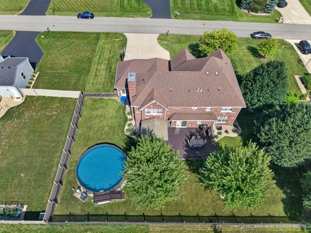 661 Hickman Lane, Woodstock, IL 60098