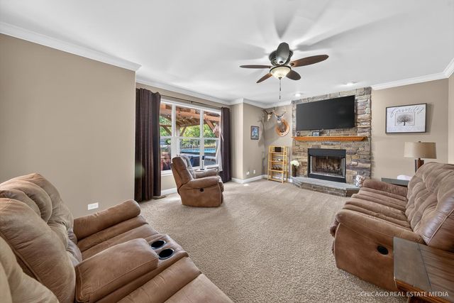 661 Hickman Lane, Woodstock, IL 60098