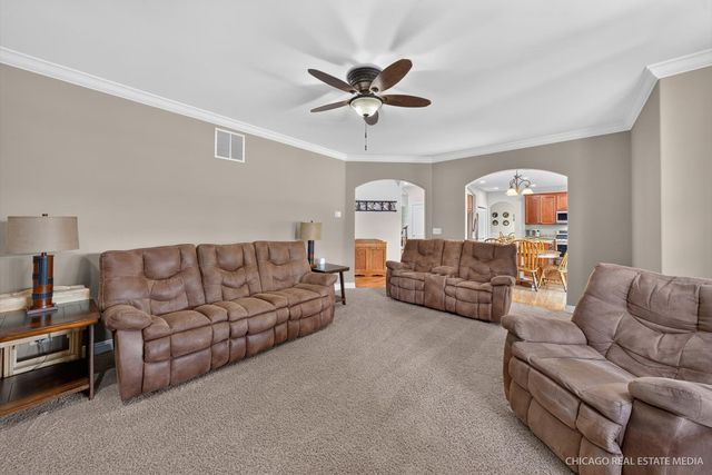 661 Hickman Lane, Woodstock, IL 60098