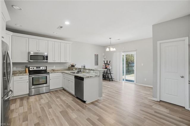 425 Culloden ST, Suffolk, VA 23434