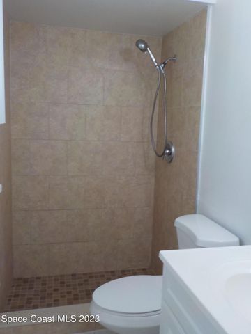 636 Hampton Drive NE, Palm Bay, FL 32905