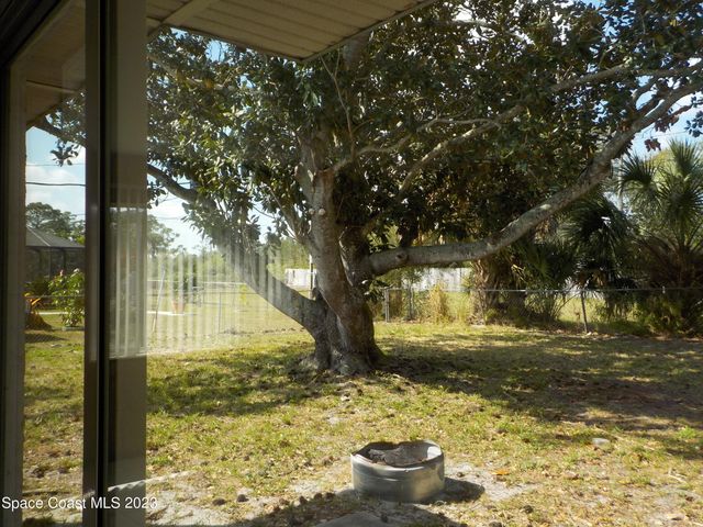 636 Hampton Drive NE, Palm Bay, FL 32905