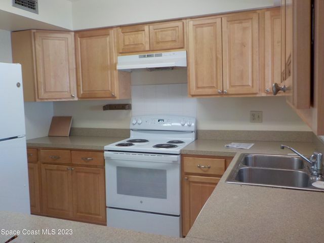 636 Hampton Drive NE, Palm Bay, FL 32905