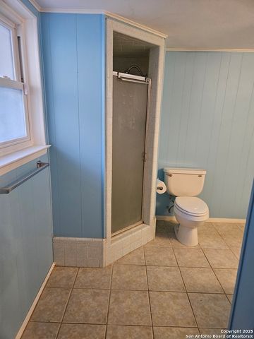 405 Kimberly Dr, Universal City, TX 78148