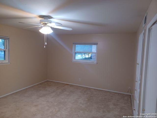 405 Kimberly Dr, Universal City, TX 78148