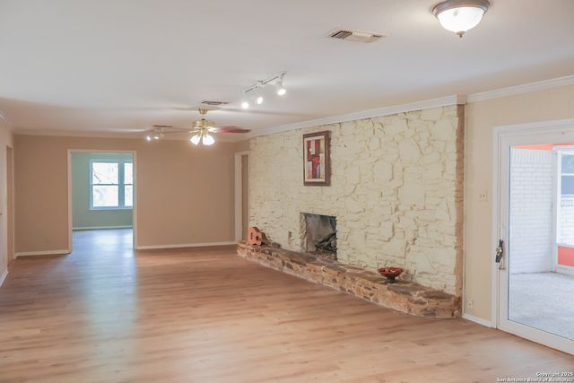 405 Kimberly Dr, Universal City, TX 78148