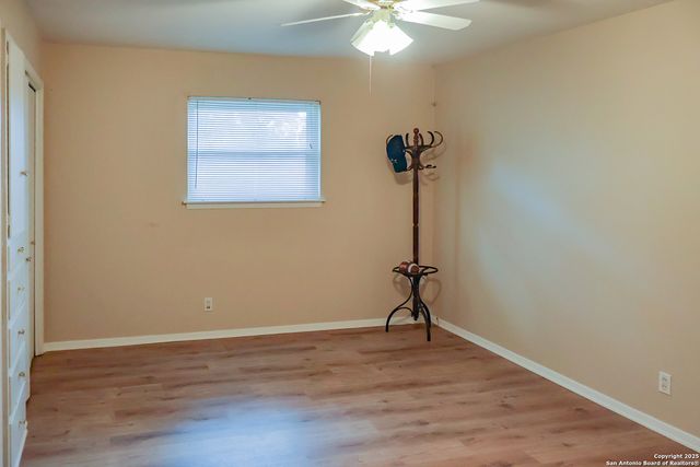 405 Kimberly Dr, Universal City, TX 78148