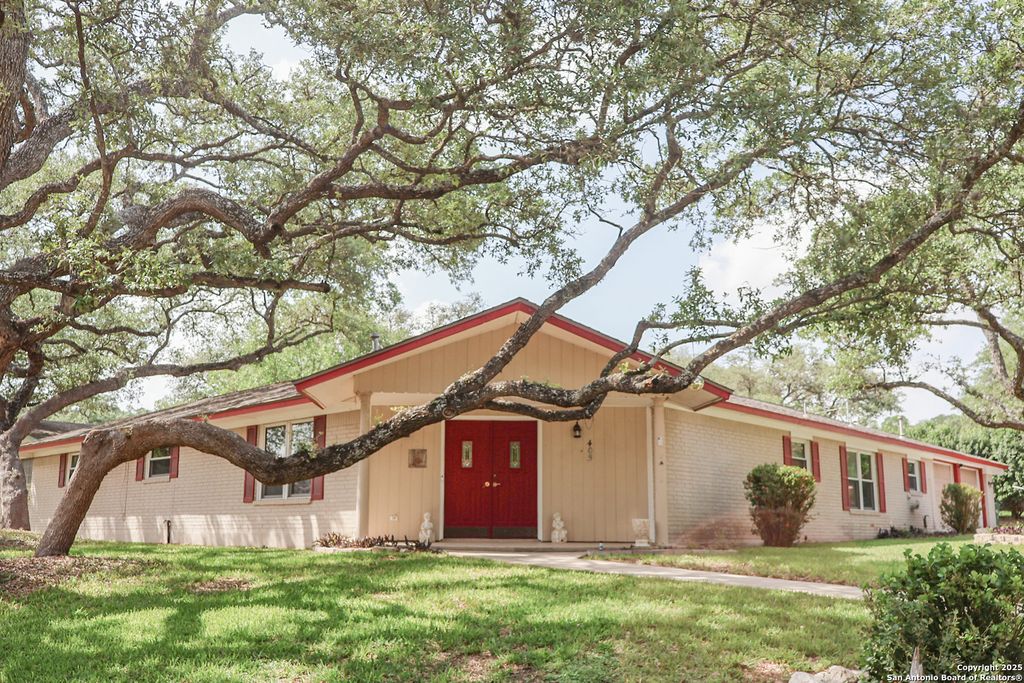 405 Kimberly Dr, Universal City, TX 78148