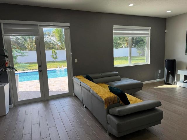 30660 SW 193rd Ave, Homestead, FL 33030