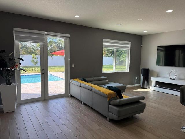 30660 SW 193rd Ave, Homestead, FL 33030