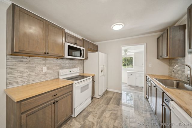 16 W 40th Street, Sand Springs, OK 74063